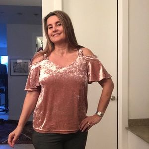 Velvet top size M /L shoulder free